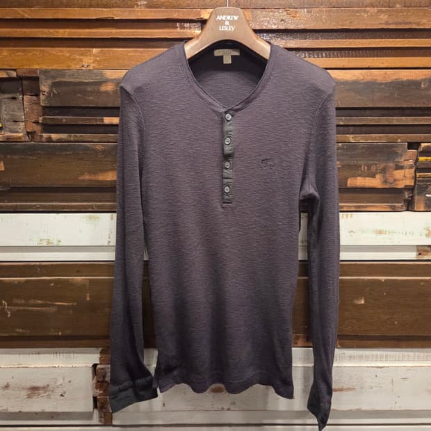 버버리 헨리넥 티셔츠