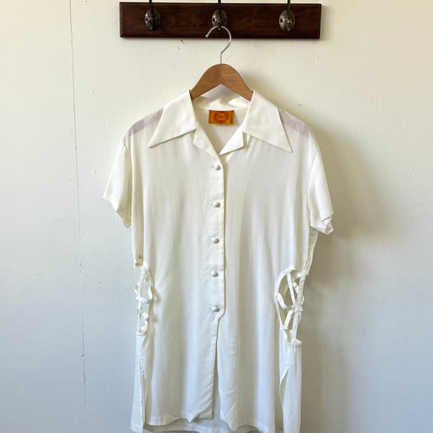 Clutch 사이드 시스루 블라우스