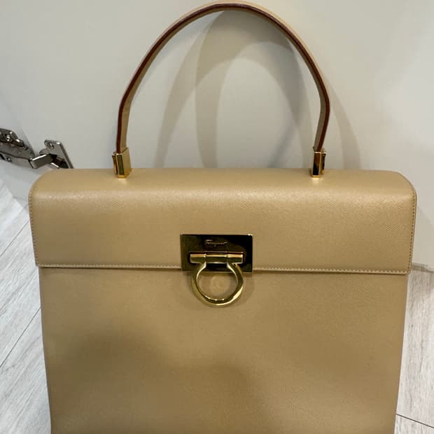 페라가모 켈리백