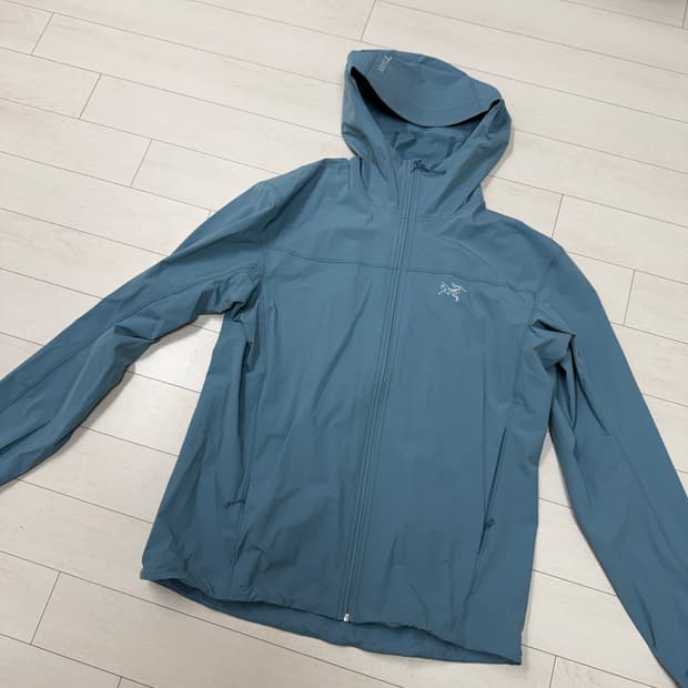 아크테릭스 감마 라이트웨이트 M 사이즈 솔레스 색상  상태 9.9/10 