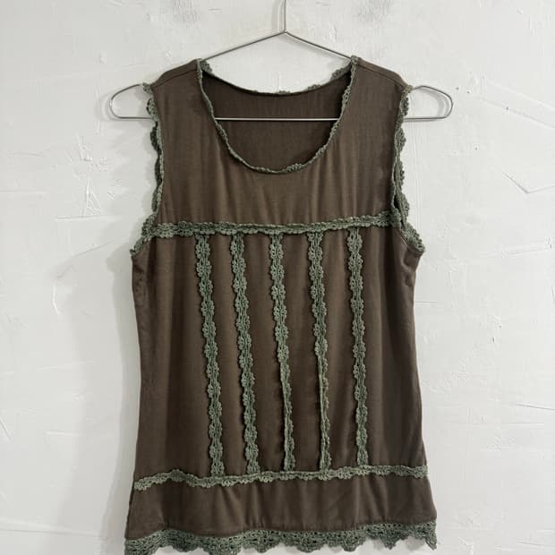 mori lace sleeveless