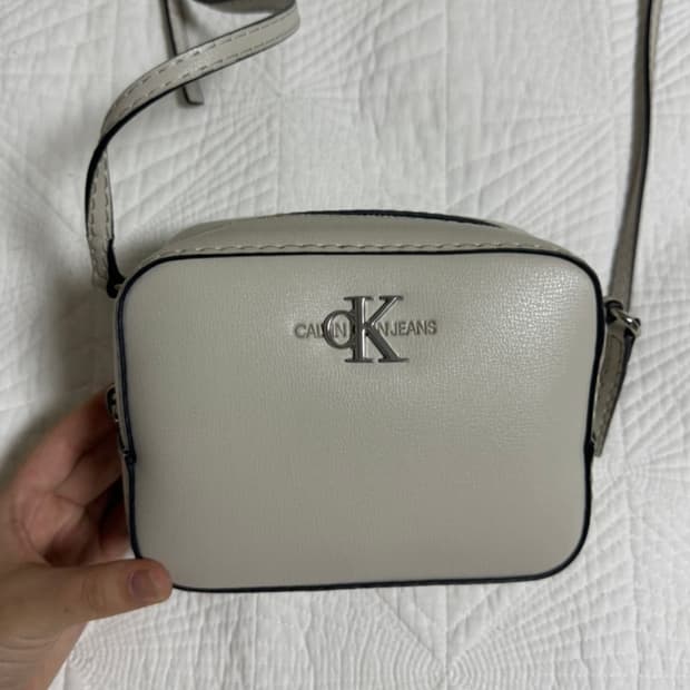 캘빈클라인 CK 로고 크로스백 가방 [새상품급]