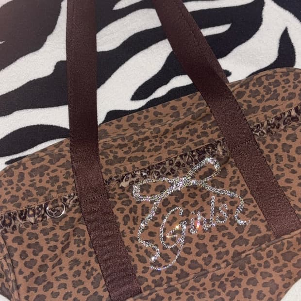 러브메탈파이 걸즈백 브라운