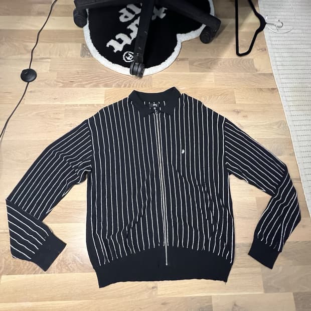 스투시 라이트웨이트 롱슬리브 집 폴로 블랙 스트라이프