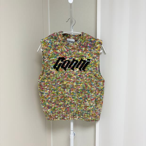 가니 GANNI 베스트 니트 조끼 제니 착용