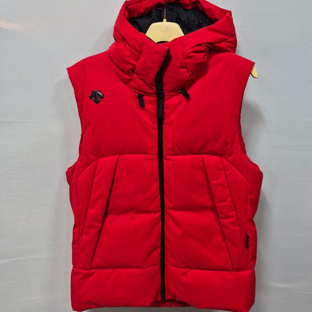 데상트 덕다운 패딩 조끼 남성100