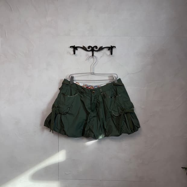 Guess mute khaki balloon pocket skirt