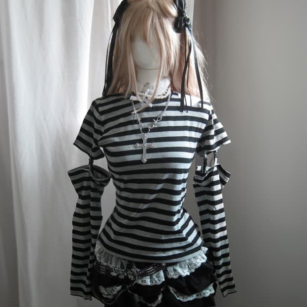 컷아웃 숄더 탑