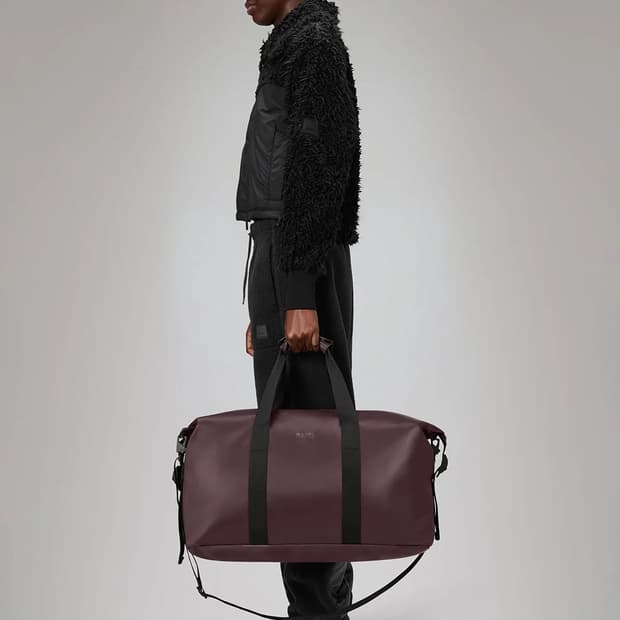 RAINS Hilo Weekend Bag 버건디