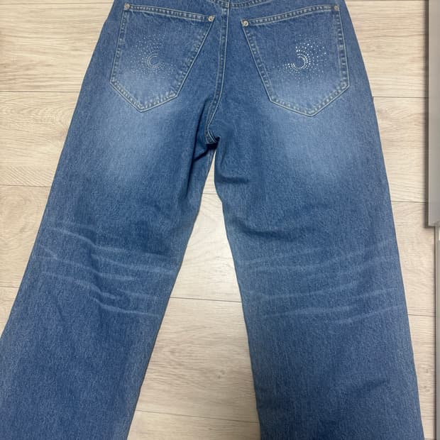 Bluesf semi-flare hotfix jeans
