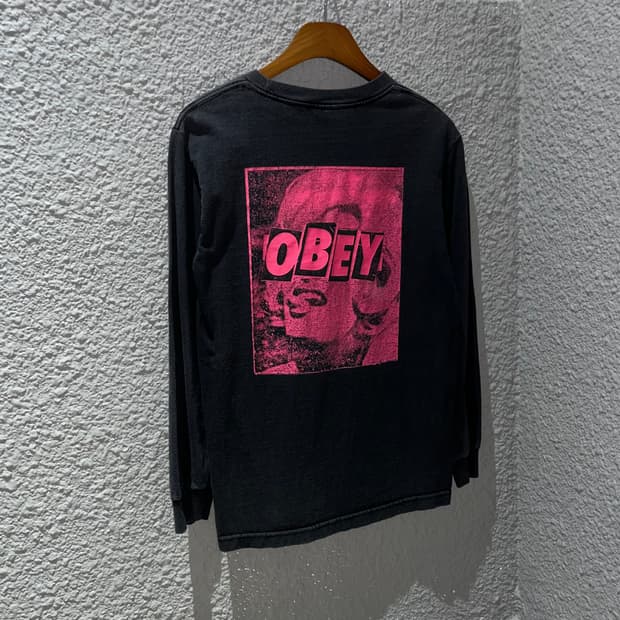 오베이 백 프린팅 롱슬리브