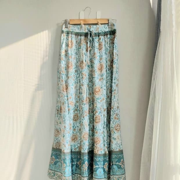 소프트 민트 롱 스커트