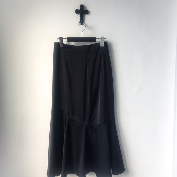 Glossy long skirt