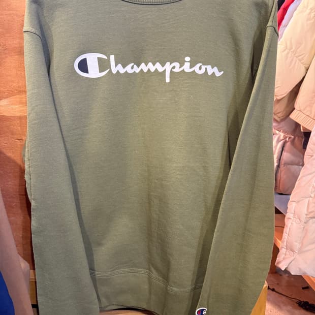 챔피온 카키 맨투맨