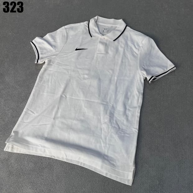 나이키 화이트 카라 반팔티 