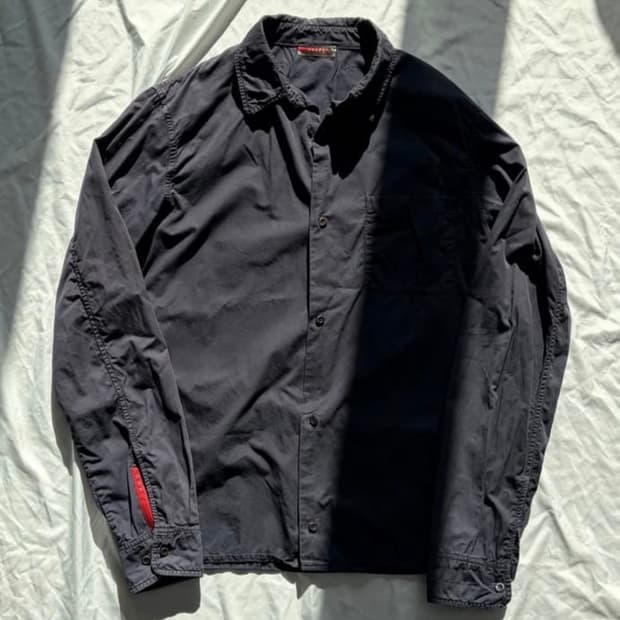 프라다스포츠 셔츠 자켓 삽니다