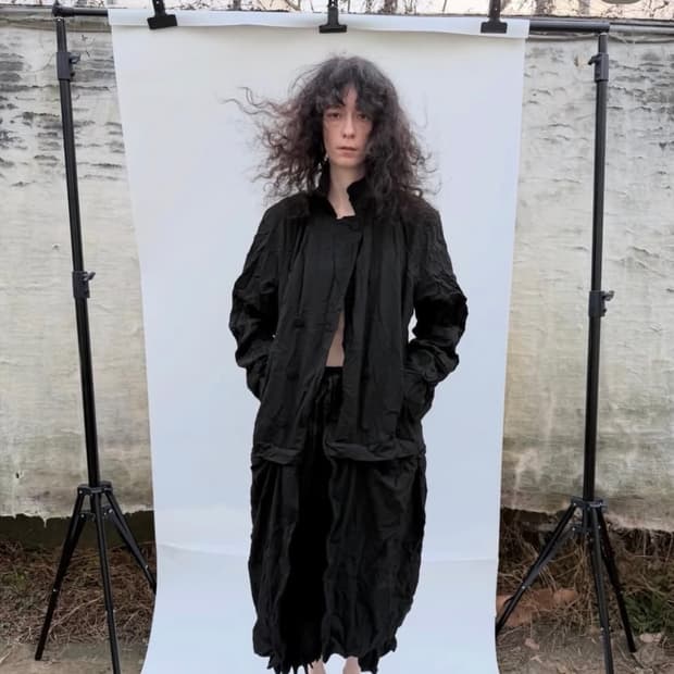 Paper Wool Offbeat Pleats Skirt - Black