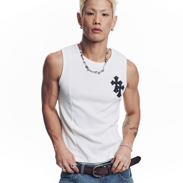 이지노이지 크로스 레더 패치 슬리브리스 화이트 민소매 나시 티셔츠 2