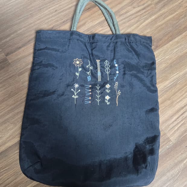 아츠코 마타노 꽃 자수백