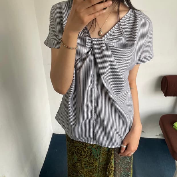 스트라이프 꼬임 블라우스