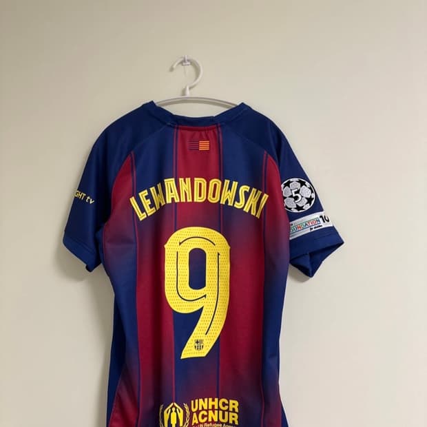 레반도프스키 유니폼