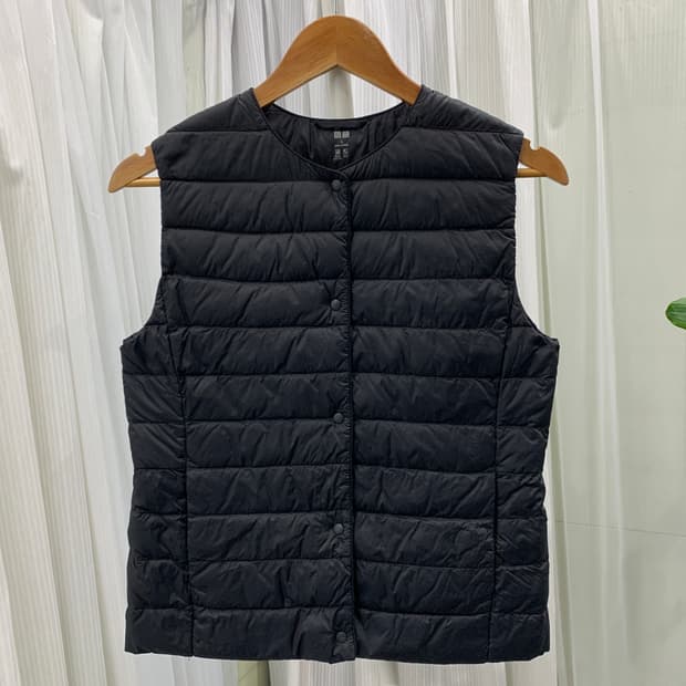 유니클로 여성 경량 패딩 조끼 1725