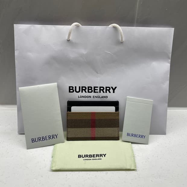 [정품/새상품] 버버리 샌든 카드지갑