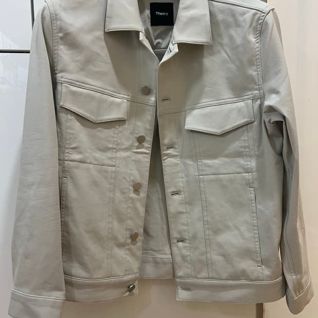 24fw 띠어리 아이보리트러커 (새상품급)