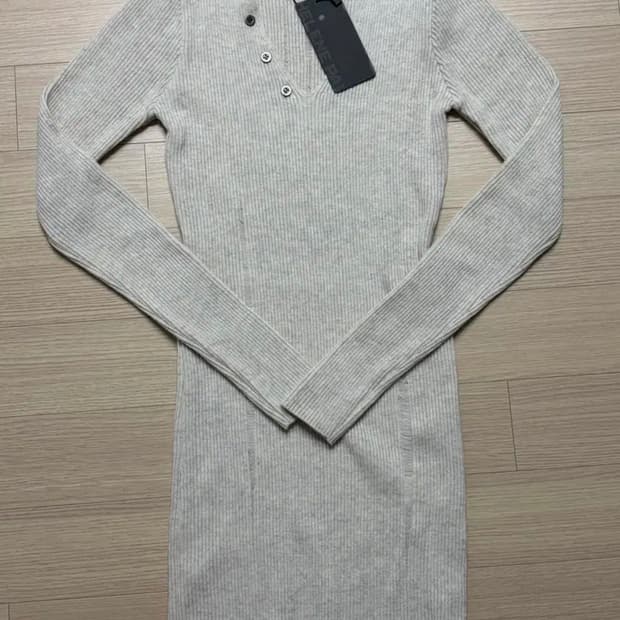 헬레네파리스 데미지드 브이넥 리브드 니트 원피스