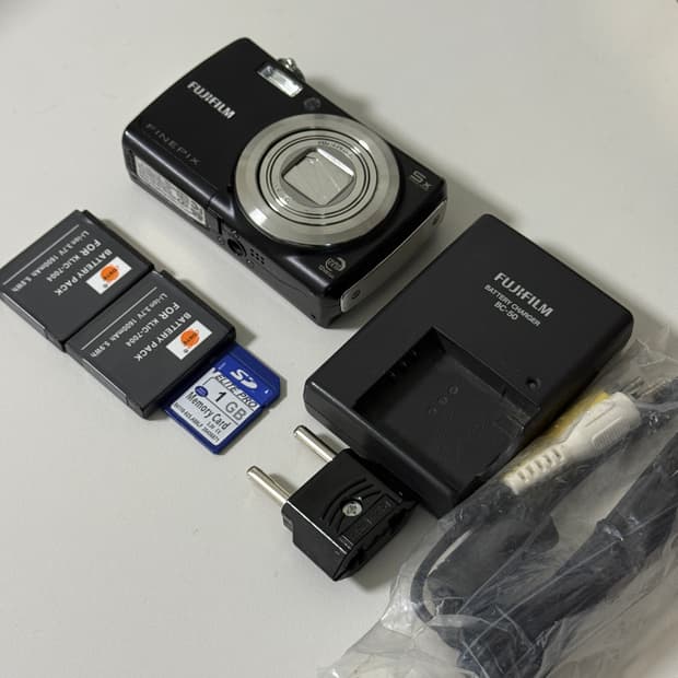 후지필름 파인픽스 F100 빈티지 디카 디지털카메라 블랙