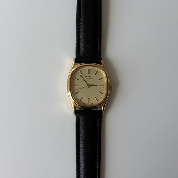 1980s Gold Oval Ladies Quartz