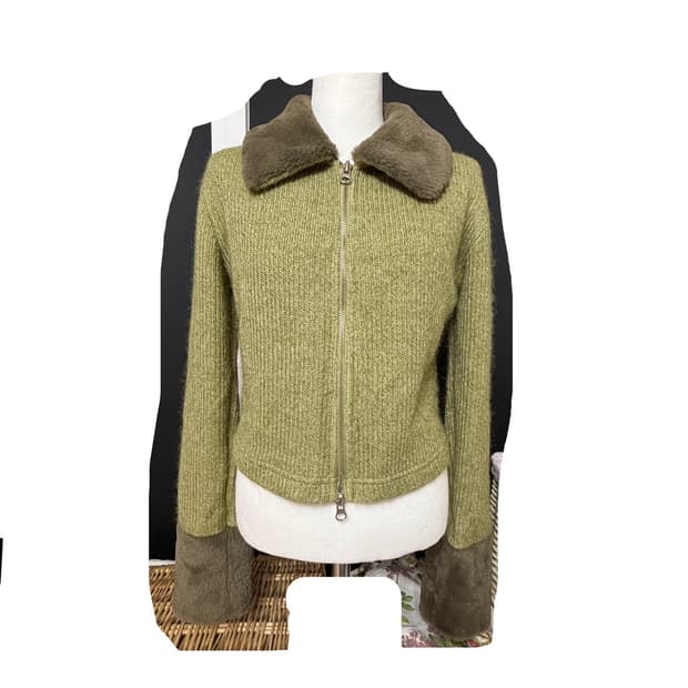 새제품ㅡ 털장식 올리브그린 컬러 집업 55