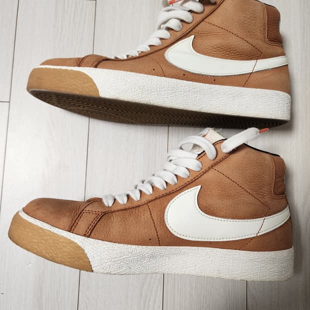 나이키 운동화 SB 줌 블레이저 미드 ISO 다크 러셋 사이즈255

가