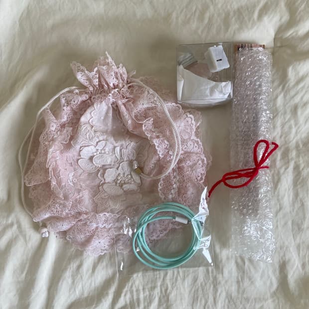 책상 위 감성 소품🌙: 벚꽃 파우치, 무드등, 부채