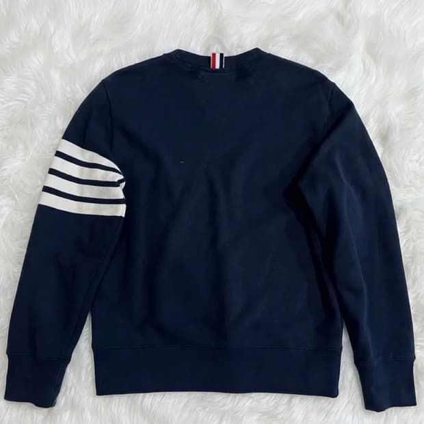 톰브라운 사선맨투맨 3사이즈팝니다