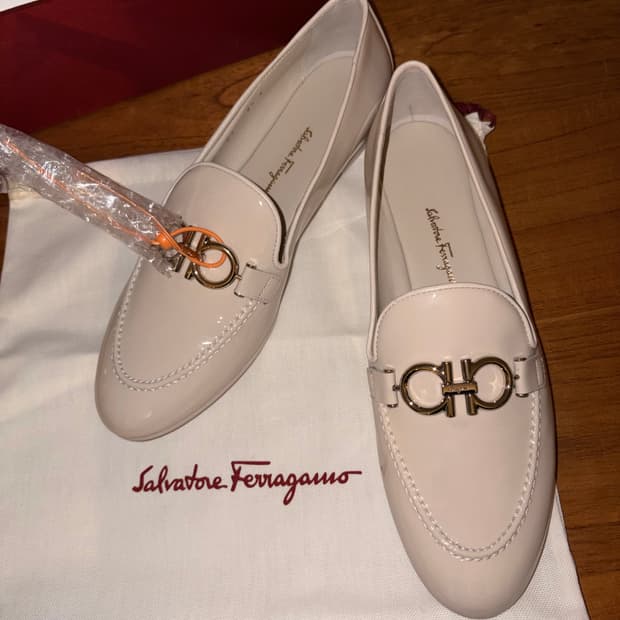 (새상품) 페라가모 간치니 모카신 여성 로퍼 6½