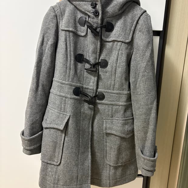 버버리 하이넥 하프코트. 그레이. 