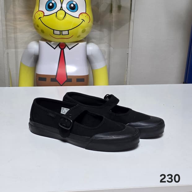 반스 메리제인 올블랙 230