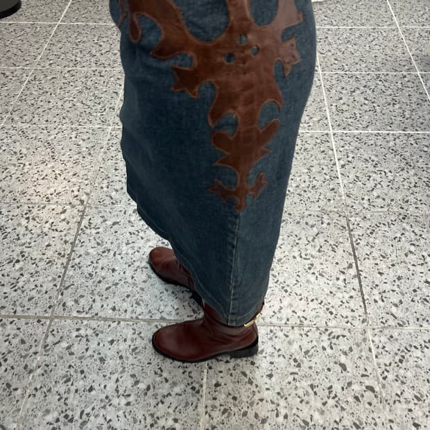 벨트 포인트 딥 블루 스커트