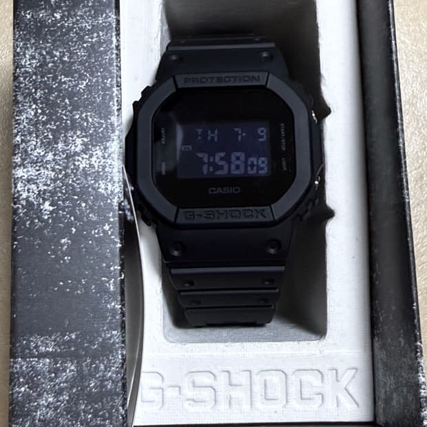 카시오 지샥 DW-5600UBB-1DR 새상품