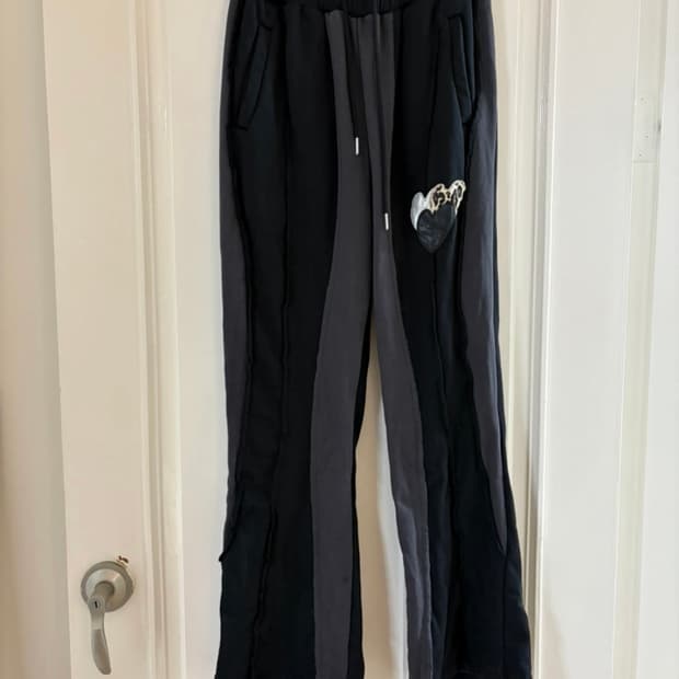 더뮤지엄비지터바지