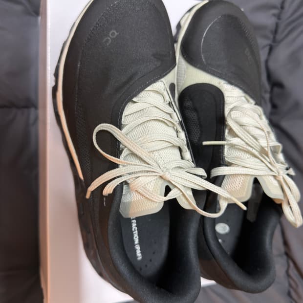 온 러닝 x 포스트 아카이브 팩션 (파프) 클라우드 몬스터 하이퍼 블랙