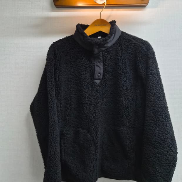 L) 유니클로 x 화이트 마운티리어닝 아노락 후리스 팝니다