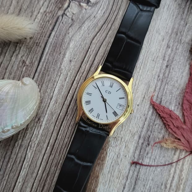 [연말세일]정품 크리스찬디올 골드 라운드 남여공용 시계
