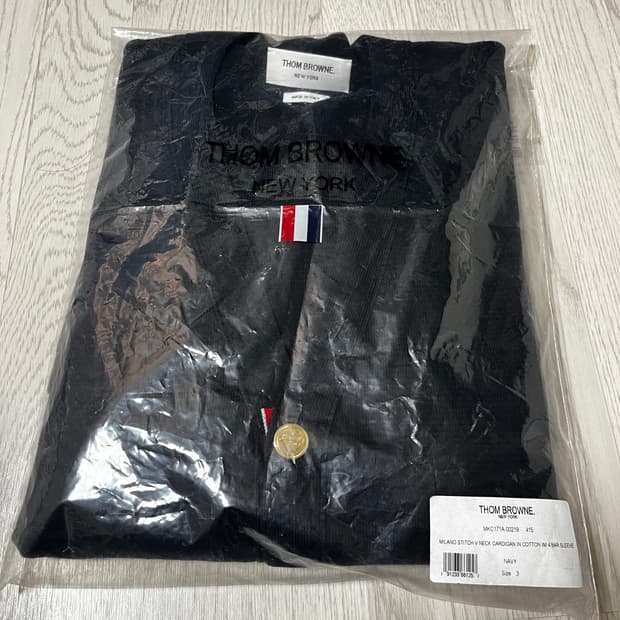 톰브라운 밀라노 스티치 금장가디건 네이비 3사이즈