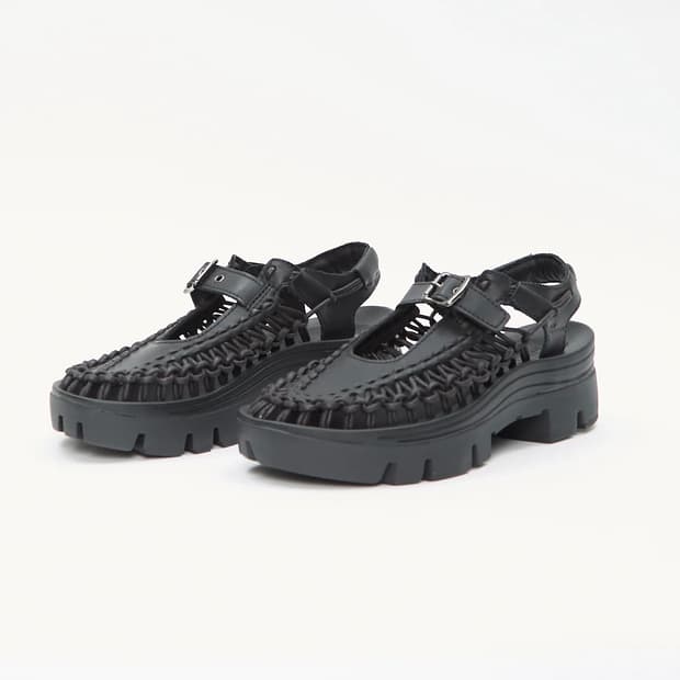 (삽니다)느와케이니노미야 keen 샌들