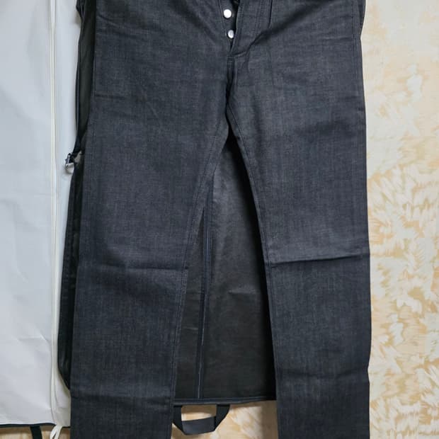 디올옴므  pantaloons jean 28사이즈