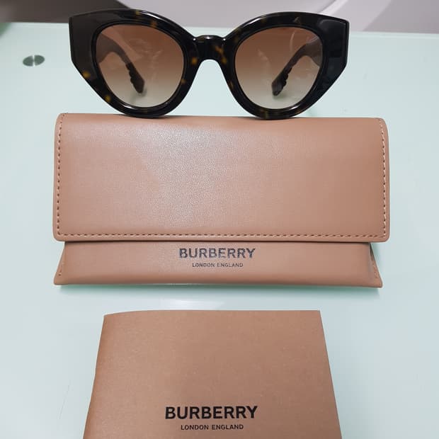 새상품 풀박스)NEW버버리 메도우선글라스