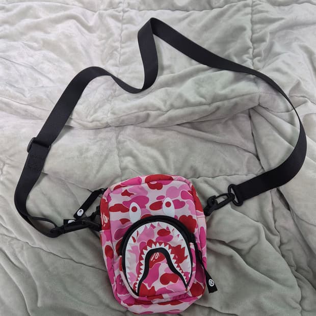 베이프 카모 샤크 미니백 핑크