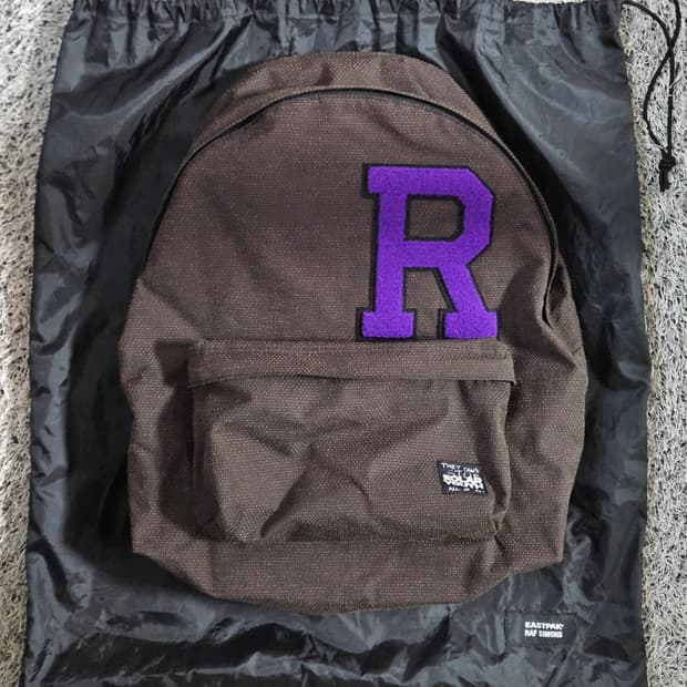 라프시몬스 이스트팩 R로고 체인 백팩